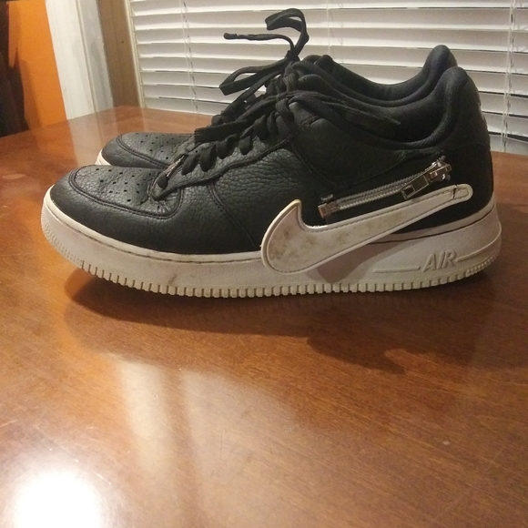 Nike Other - Very nice used Nike Air swoosh with zip off swoosh size us 10